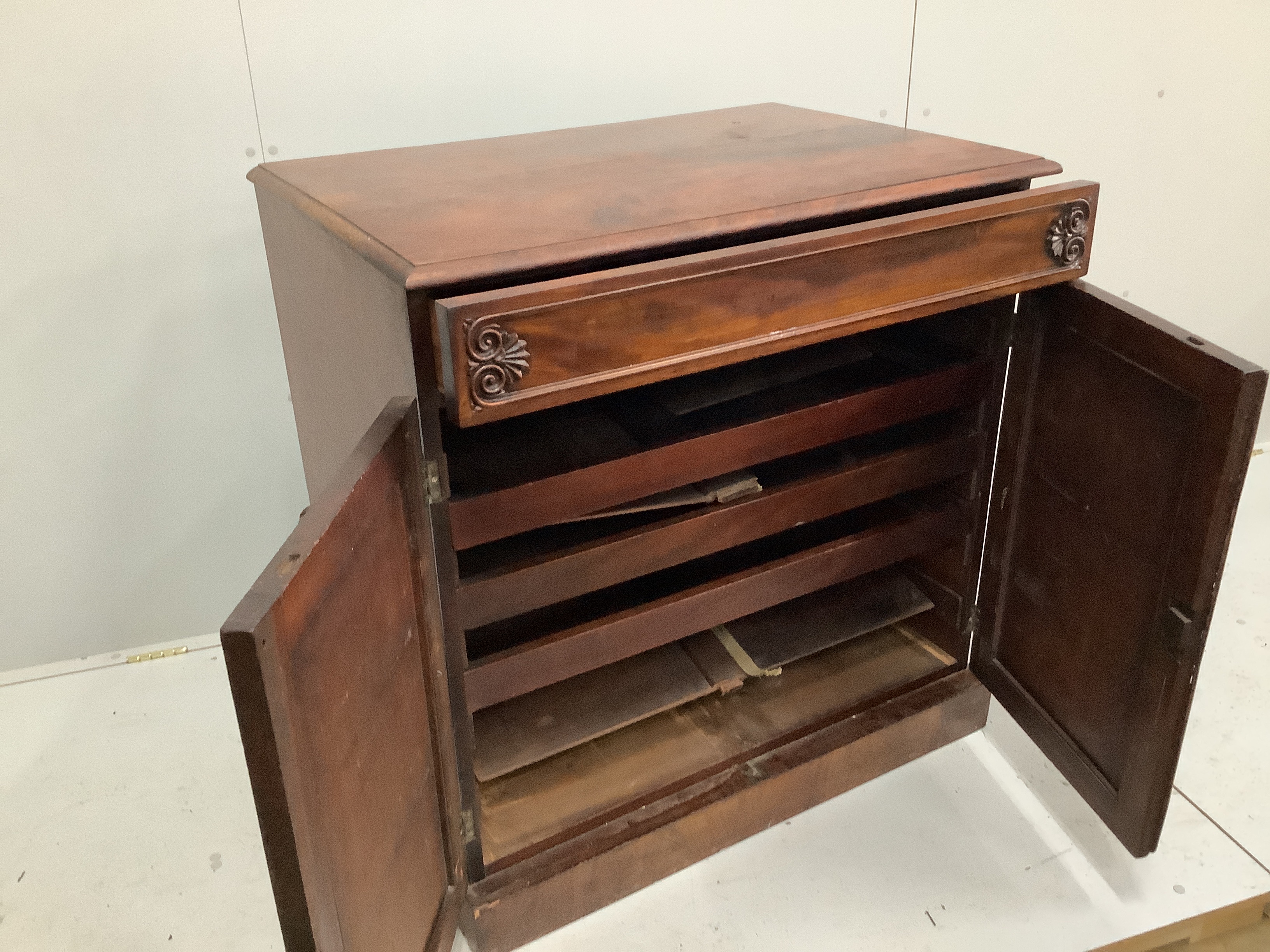 A William IV mahogany side cabinet with interior trays, width 93cm, depth 63cm, height 95cm